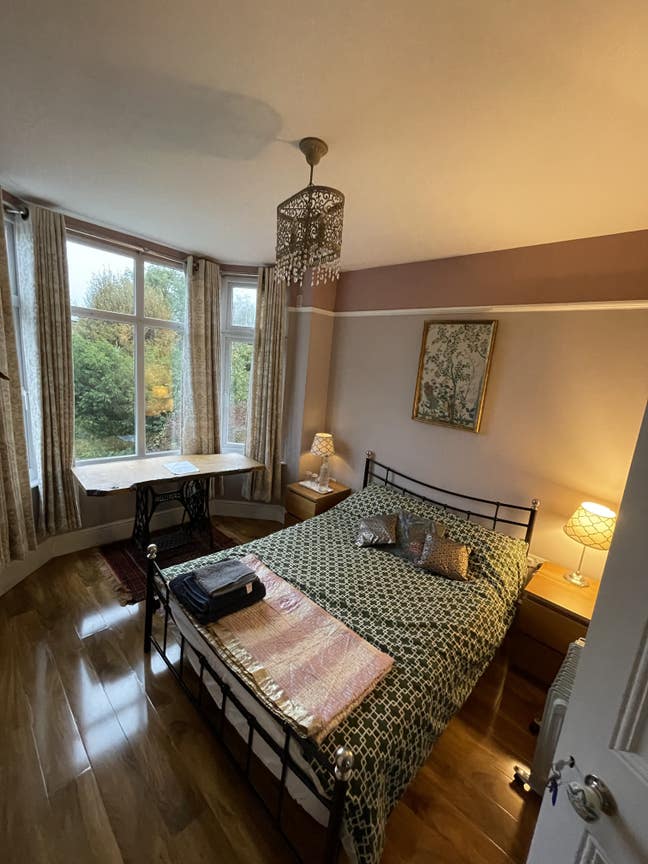 Bright double room fully furnished bills inc Main Photo