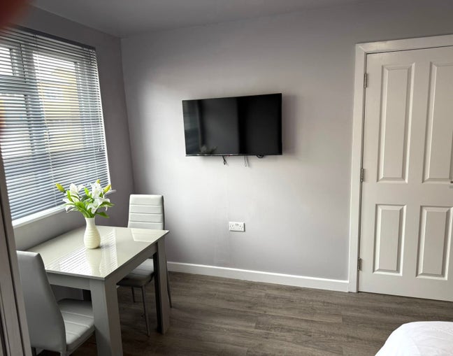 New En-Suite Room Located in Swanscombe, DA10 Main Photo