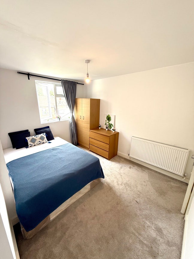 2 Rooms – Cricklewood Station 5 Min Main Photo