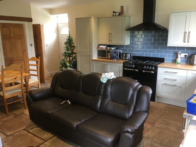 Ensuite room in a quiet part of Huddersfield Main Photo