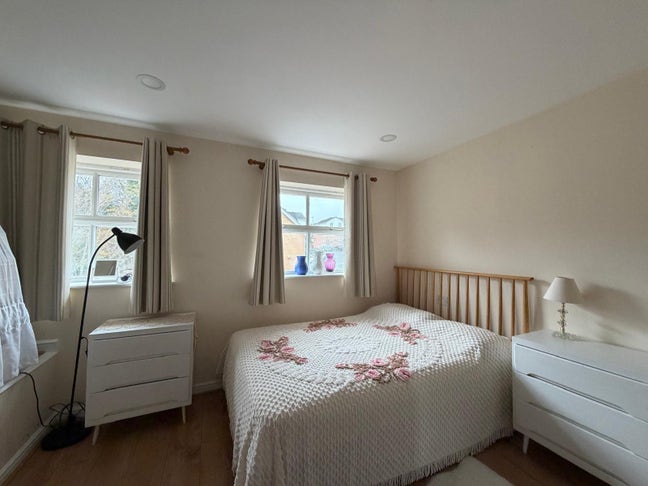 Bright, clean, comfortable double room Main Photo