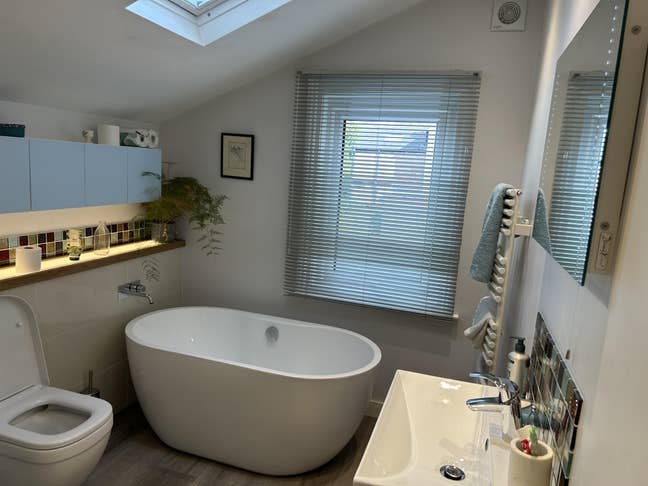 Bright, Airy Loft Room – Calm, High-Standard Home  Main Photo