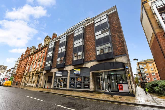 En-Suite Room Available - High Street, Southampton Main Photo