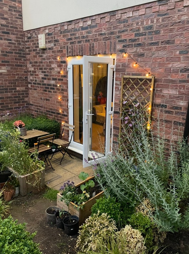 Small double room in friendly 2-bed flat  Main Photo