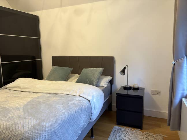 Spacious fully furnished double bedroom Main Photo