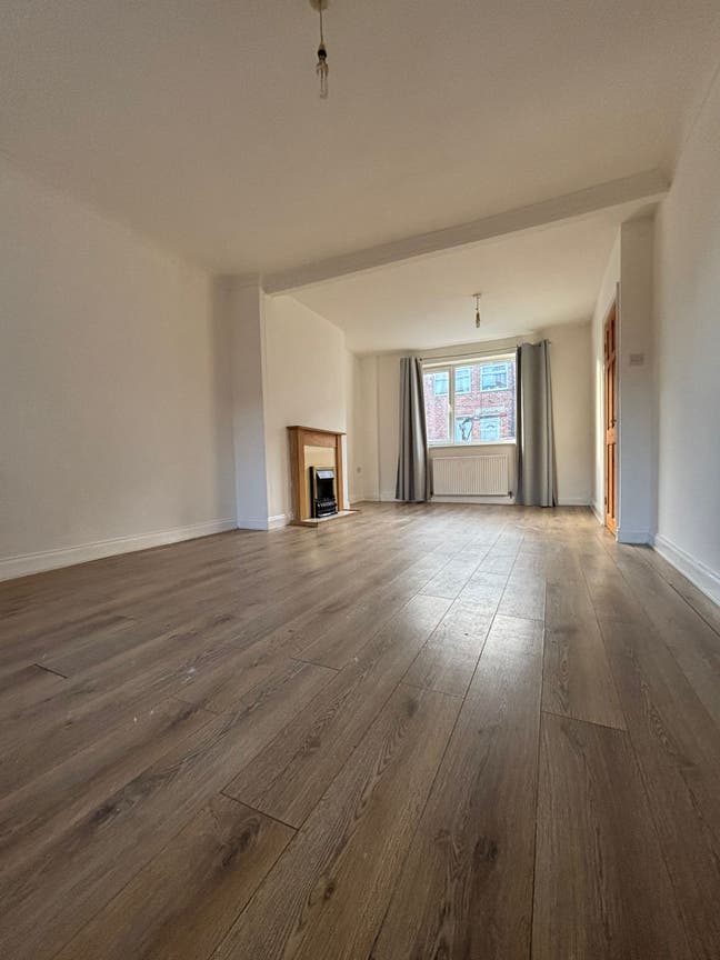 🏡 6 Queen Street,  – Spacious Two-Bed Home Main Photo