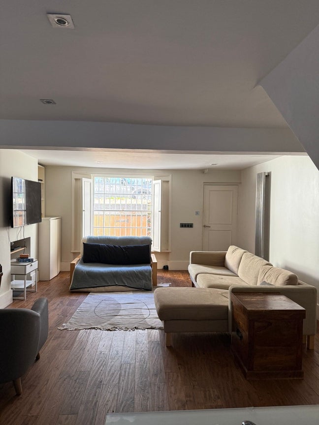 Top floor room in Stoke Newington Flat Main Photo