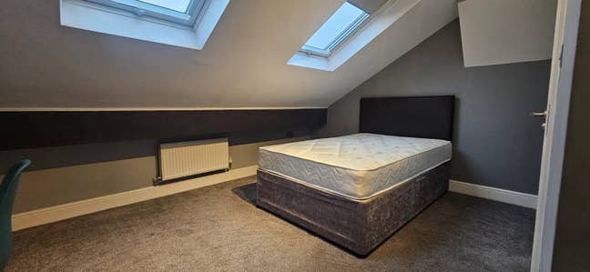 1 Double En Suite Room Available in L6!  Main Photo