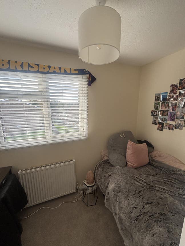 Lovely room on Clover Road close to University Main Photo