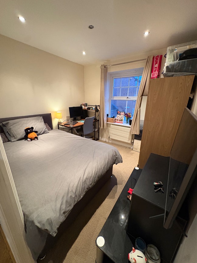 Two Bedroom Modern Apartment Share Main Photo