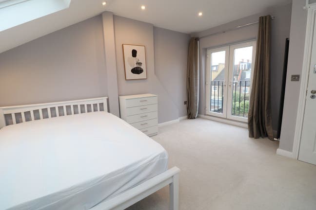 Classy Area with Big Ensuite Main Photo