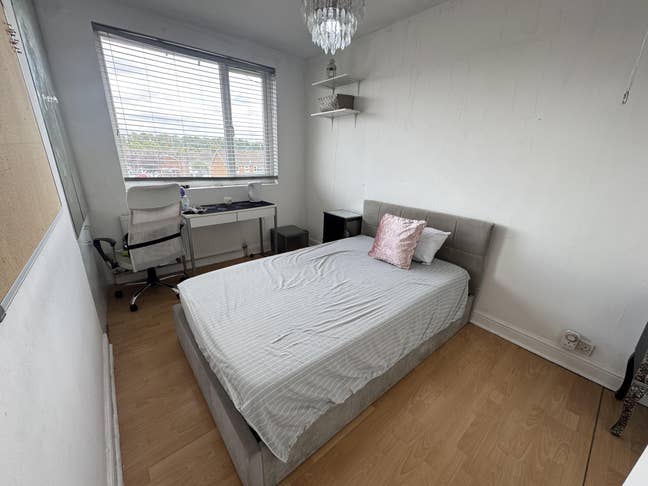 Double room Available Now. All bills included Main Photo