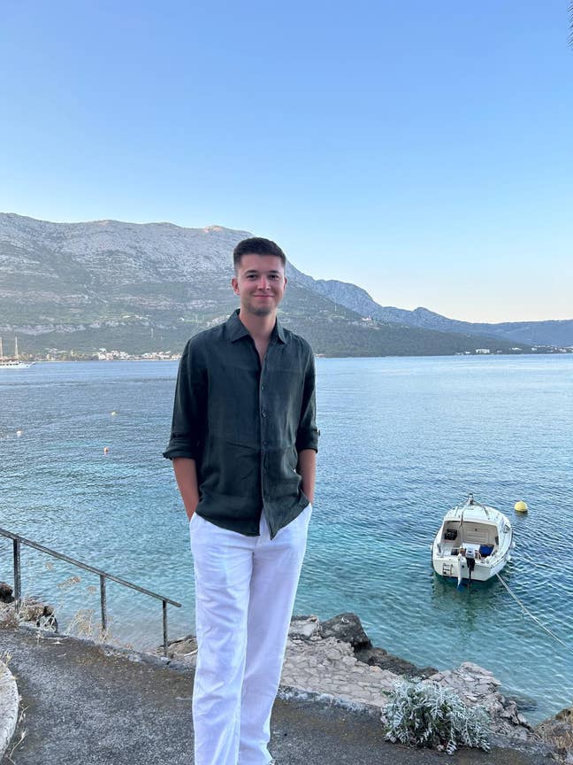 Professional Male seeks a single or double room Main Photo