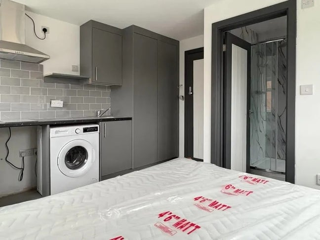 Studio Flat in Hounslow TW4 Main Photo