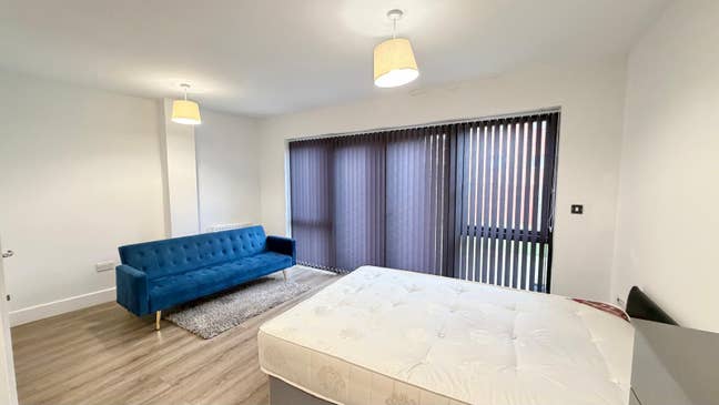 🏡 Premium Double Room | 5-Bed, 3 Bath | Garden  Main Photo