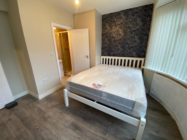 Brand NEW En-suite Room Near Northolt Station Main Photo