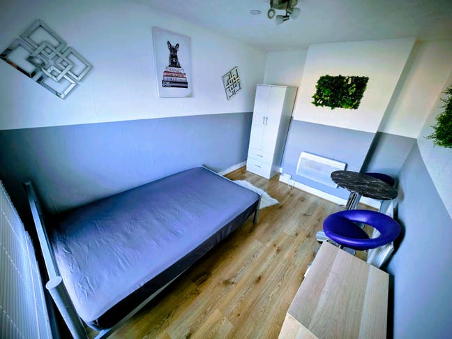 Double room To rent near town center  Main Photo