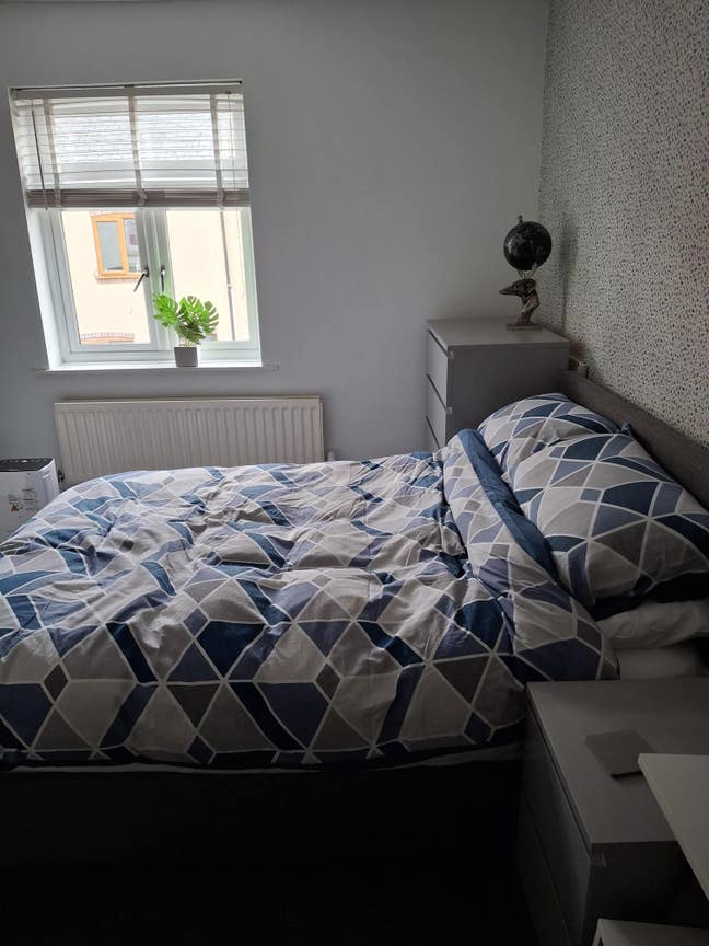 Spacious double bedroom Main Photo