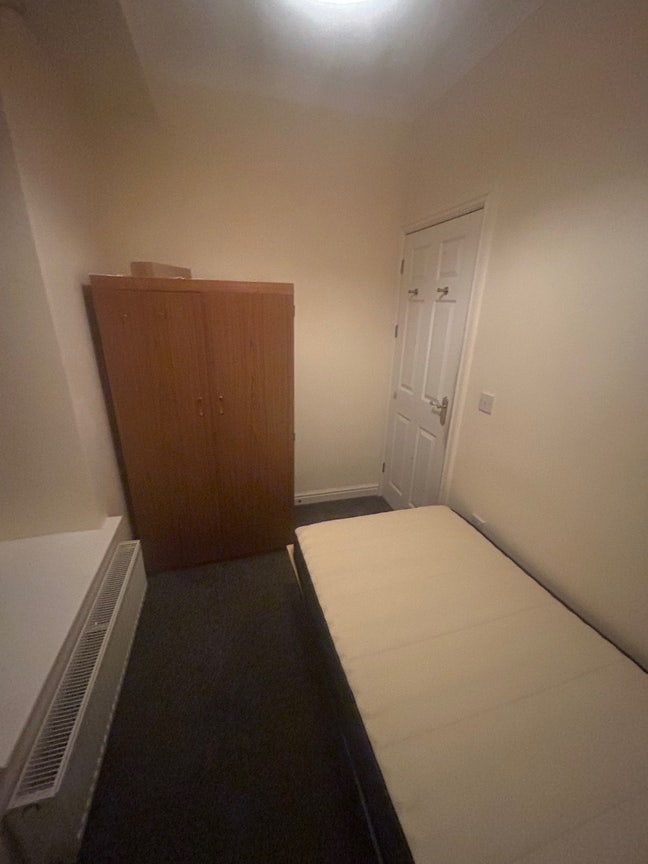 One Single bedroom Main Photo
