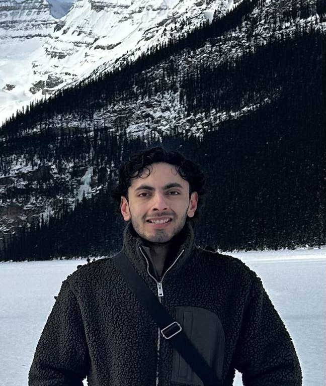 Professional male, looking for a single or double Main Photo