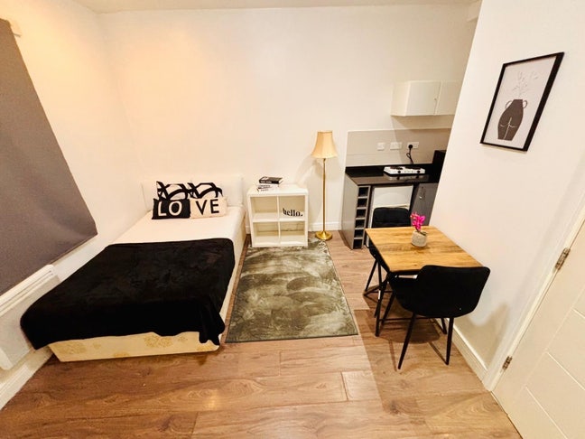 🏡2X Studios Available Now in/ Wembley  Main Photo