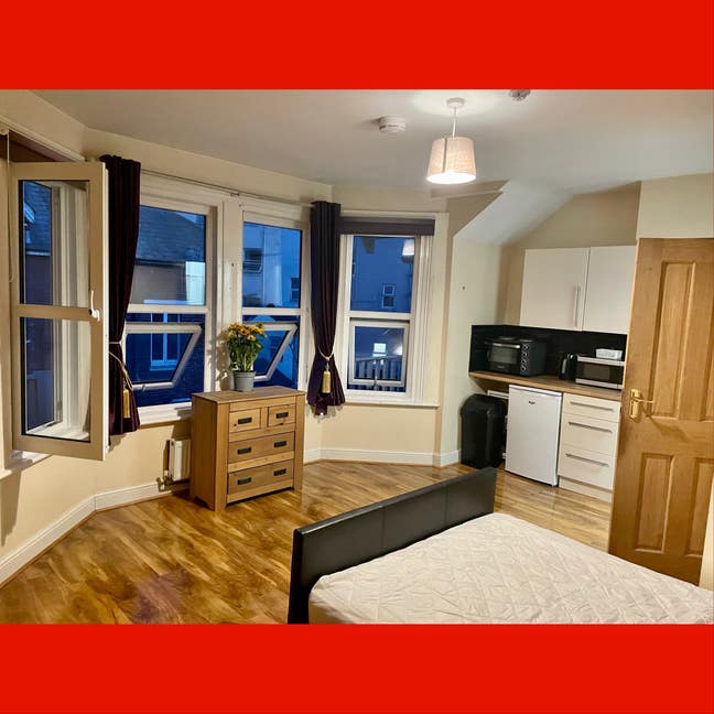 ❤️Town Centre❤️❤️Stunning Studio Flat❤️ Main Photo