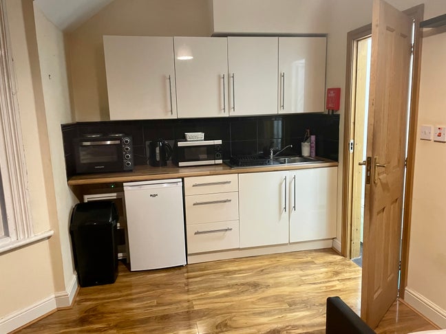 ❤️Town Centre❤️Stunning Studio Flat❤️All Bills Inc Main Photo