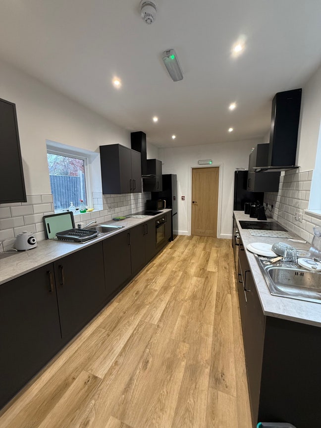 Spacious en-suite rooms - Gloucester Centre Main Photo