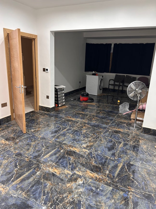 Large room Main Photo