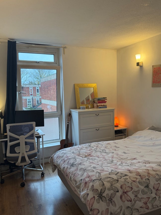 Large bright double room in St John’s Wood Main Photo