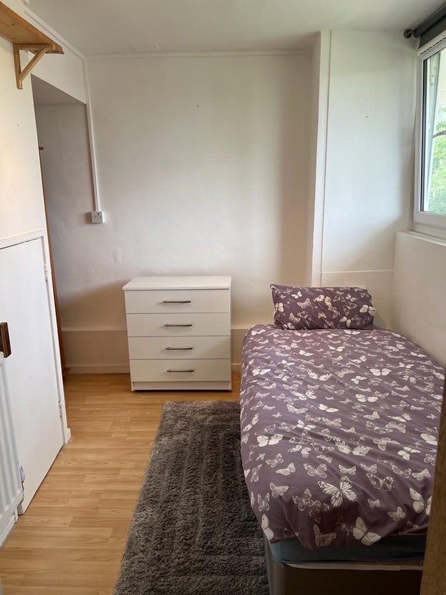 Single Room Main Photo