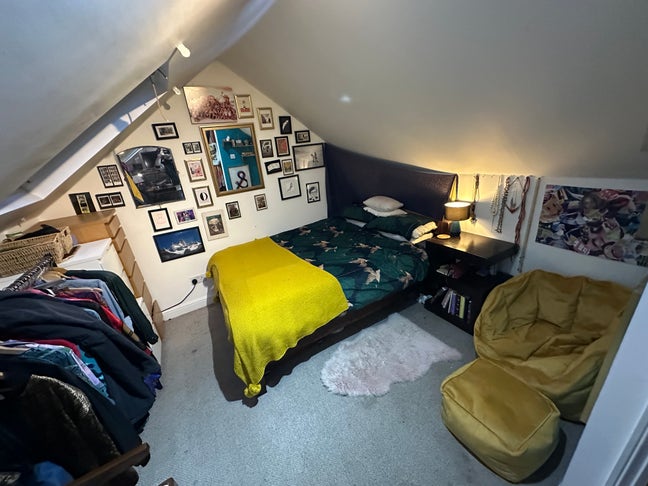 Sublet - Cosy large Double room with desk Main Photo