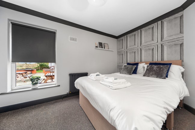 Room in shared house parking and bills inc Main Photo