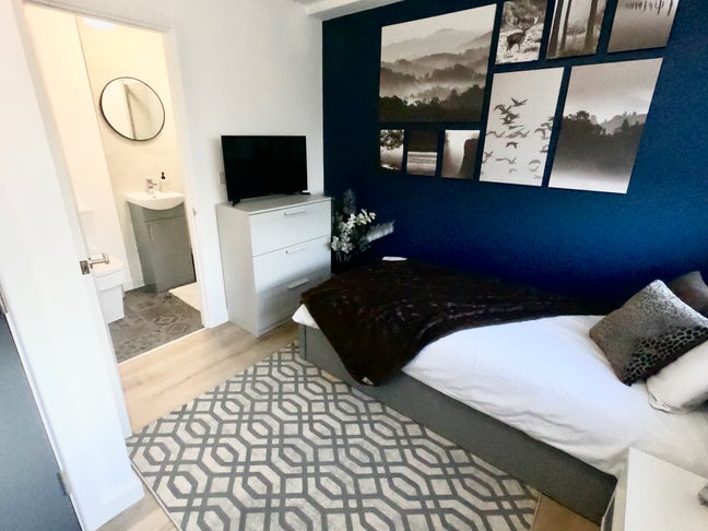 Luxury room en-suite available! Main Photo