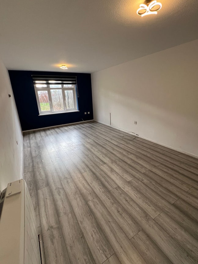 2 Bedrooms Flat Main Photo