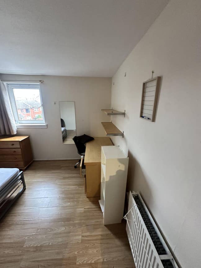 Room for Rent. 5 minutes from UOfG Main Photo