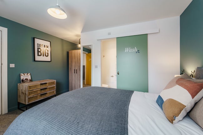 Cozy Ensuite Room  Main Photo