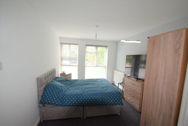 LOVELY  studio  close  to  Peterborough  City  Hos Main Photo