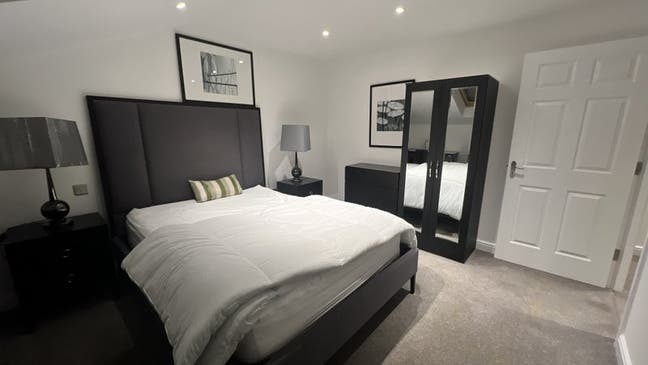  Stylish Furnished Rooms - Great Transport Links Main Photo