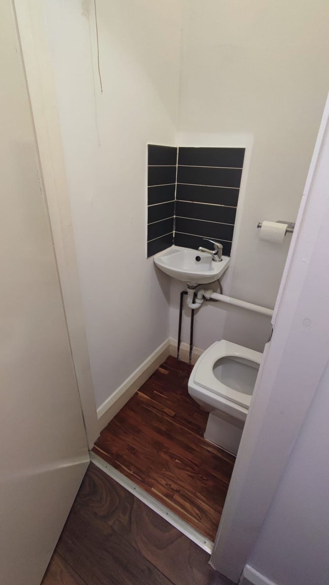 ROOM TO RENT E15 Main Photo