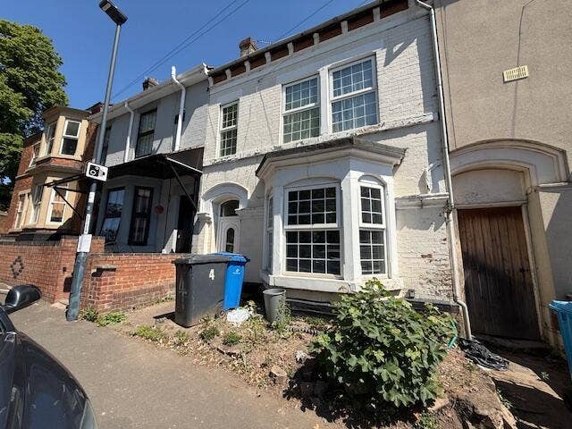 Bright and modern fully furnished studio  Main Photo