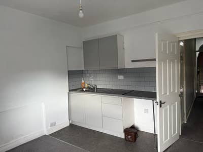 Small Studio Flat, Uphill  Main Photo