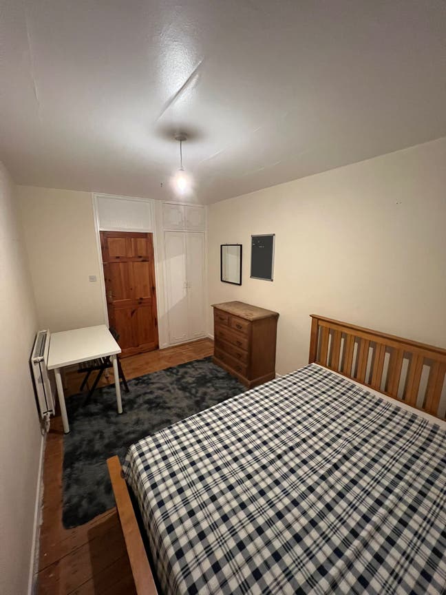 ** Mile End ** Spacious Double Room **  Main Photo