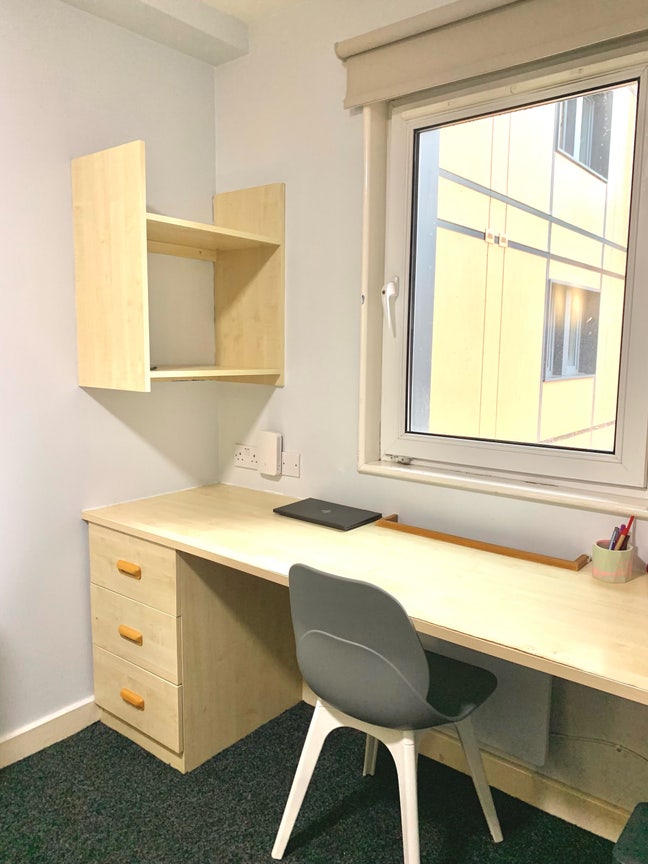 En-suite room available immediately  Main Photo