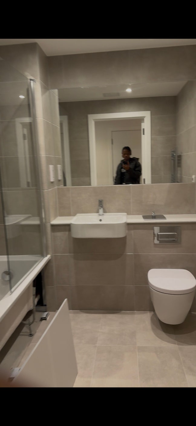 New modern apartment building in east croydon  Main Photo