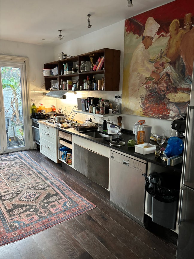 Nice raised ground floor double room. Furnished. Main Photo