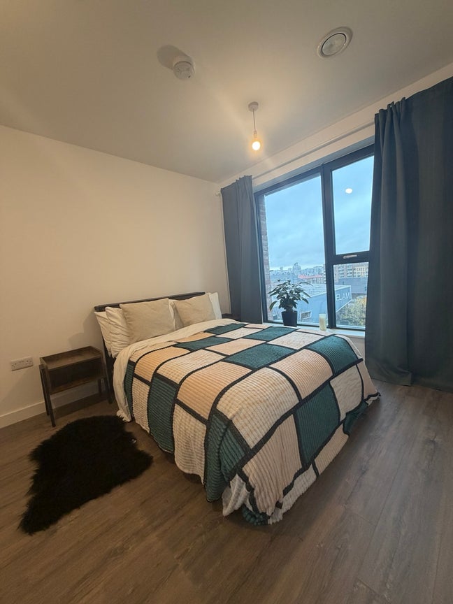 Rent room with own bathroom.  Main Photo