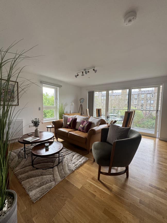 Specious Double Room in City Center for Rent Main Photo