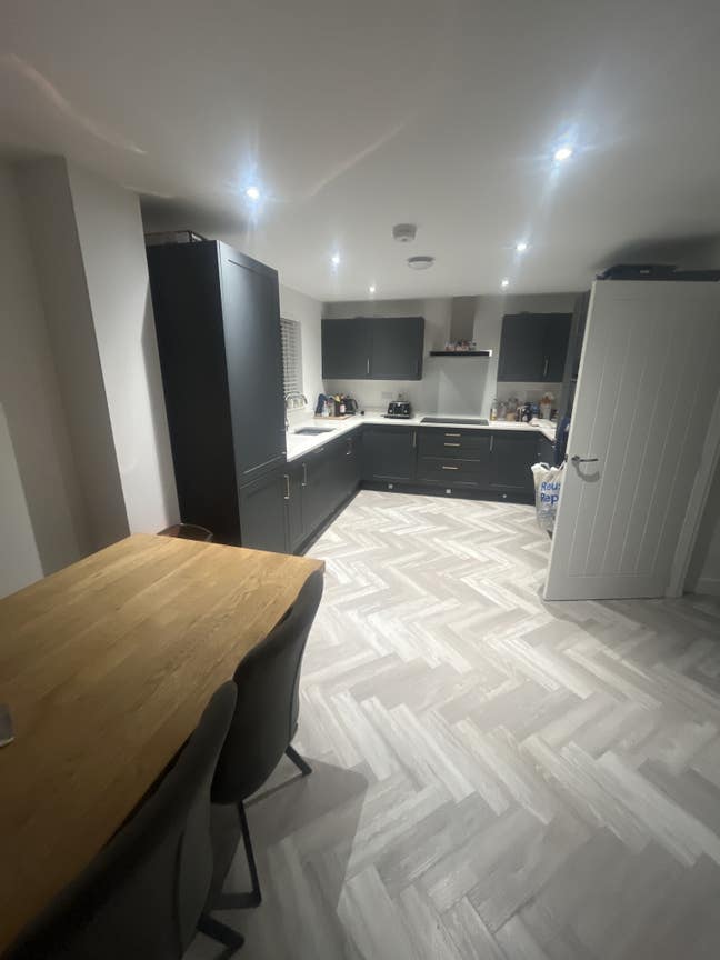 Option of 2 Double Rooms to rent Main Photo