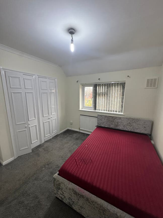 A Spacious Double and a single room to rent Main Photo